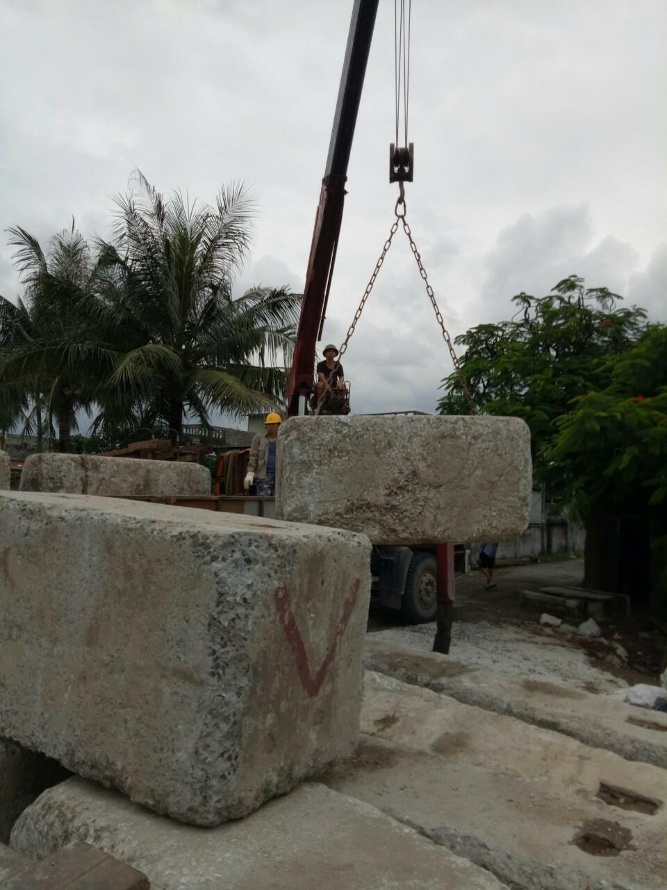 cho thuê xe cẩu nâng hạ máy móc uy tín