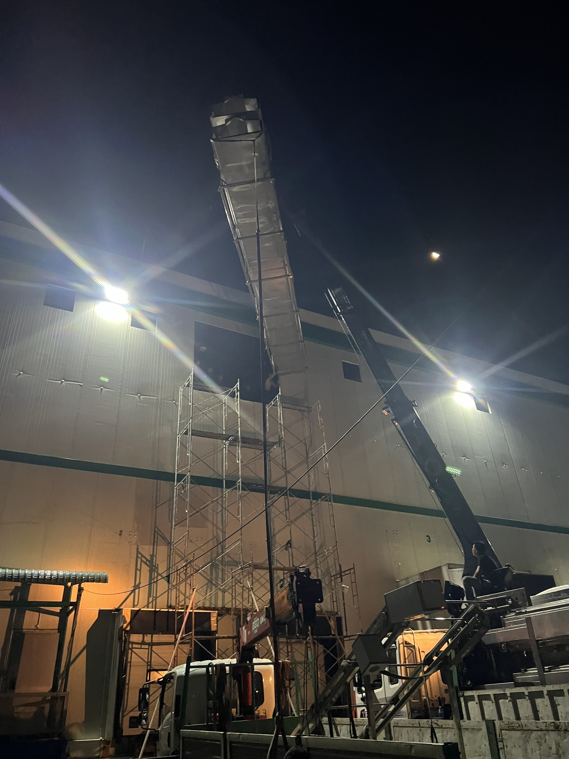 Vận Tải Hùng Đạt cho thuê xe cẩu tự hành Quận 10 giá tốt