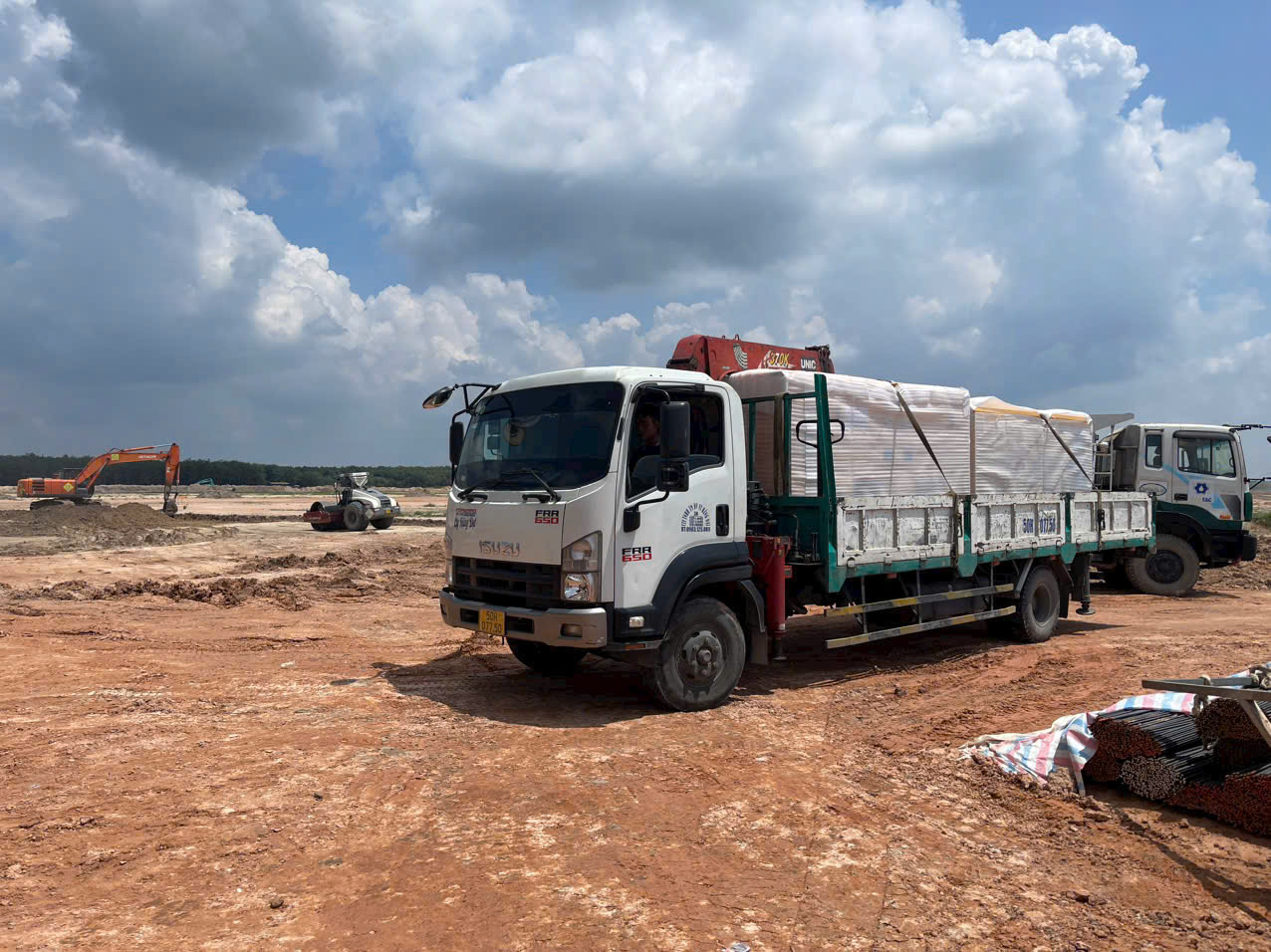 Xe cẩu vận chuyển hàng hóa ở Đồng Nai – Vận Tải Hùng Đạt