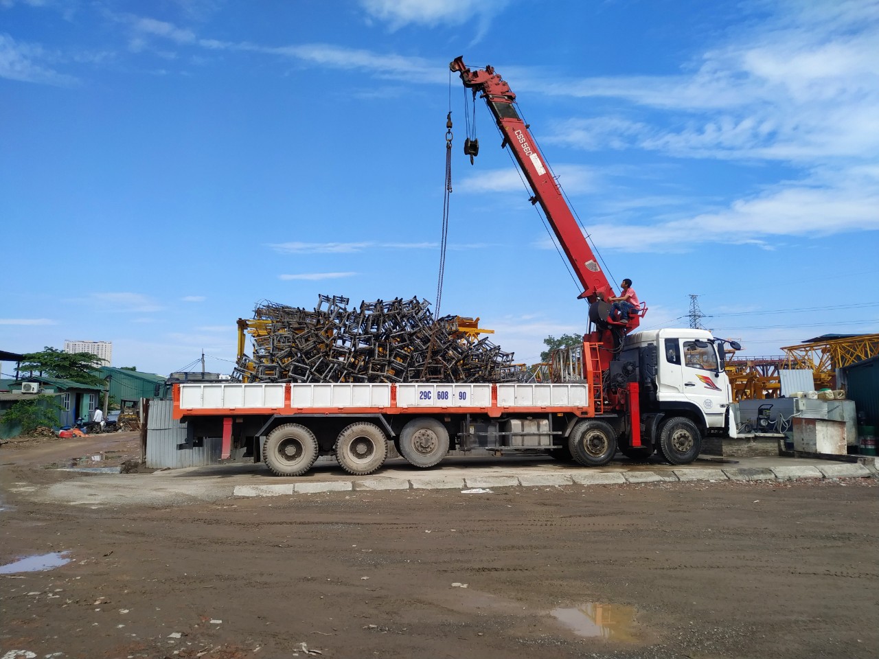 Dịch vụ cho thuê xe cẩu tại Tân Uyên, Bình Dương – Uy tín và chất lượng