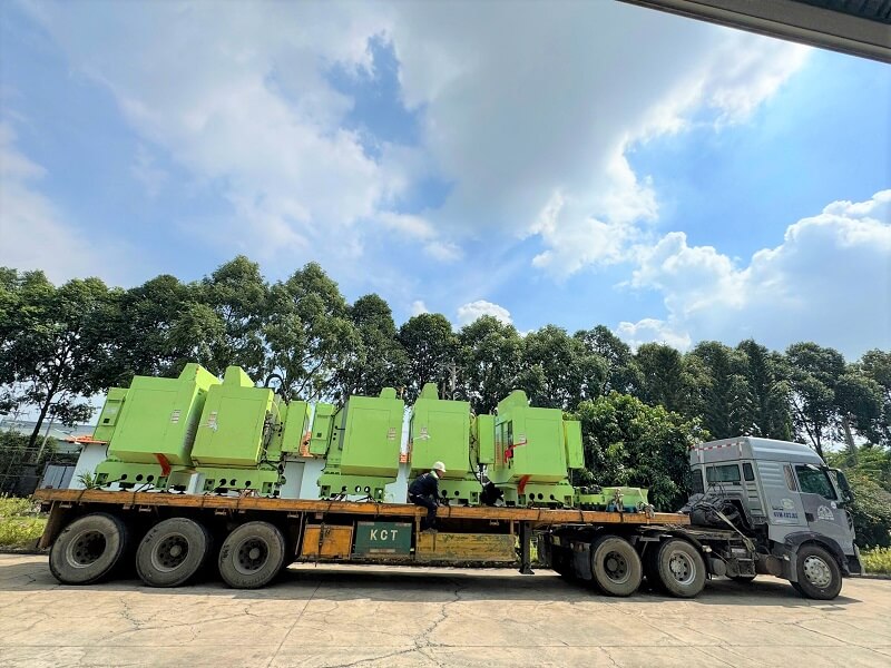 xe cẩu phù hợp để nâng máy CNC 2 tấn